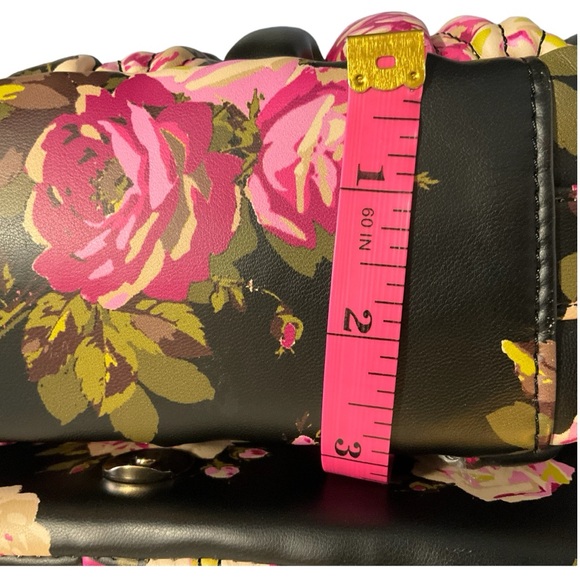 Betsey Johnson Black Floral Pucker Up Convertible Flap Crossbody Purse - Picture 11 of 13